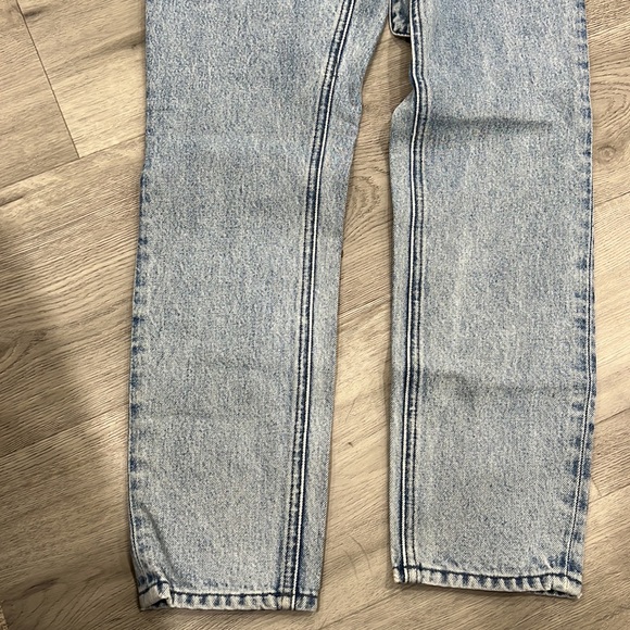 GRLFRND Blue Jeans Daphne High Rise Size 26 Belt Stonewash Light Distressed - Picture 4 of 7